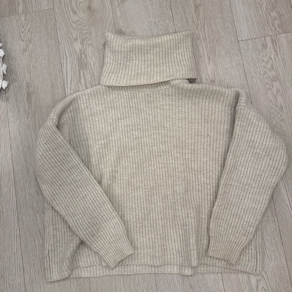 Nasty Gal Soft Beige Turtleneck Sweater S - Picture 9 of 9